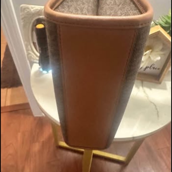 Michael Kors Mirella Women’s MD Crossbody Tote Bag. - Picture 3 of 9